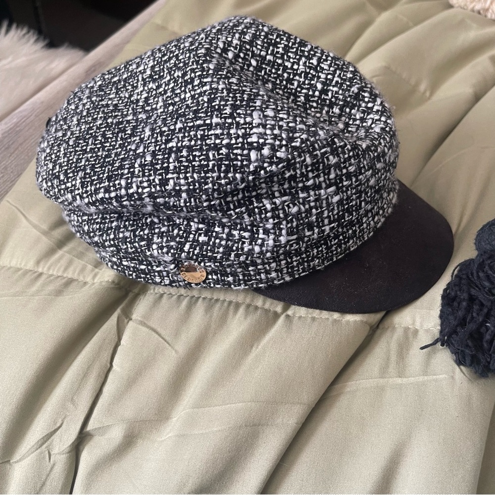 Chic Tweed Newsboy Cap - Black and White